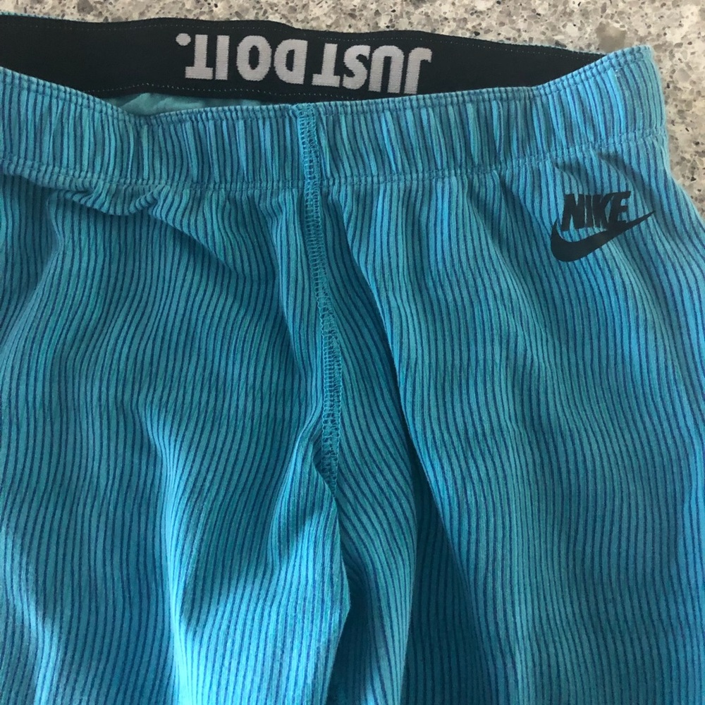 NIKE WOMEN'S PRINT CROP TRAINING LEGGINGS